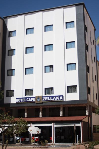 Zellaka Hotel & Cafe クーリブカ エクステリア 写真