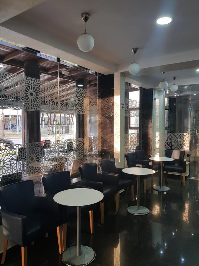 Zellaka Hotel & Cafe クーリブカ エクステリア 写真