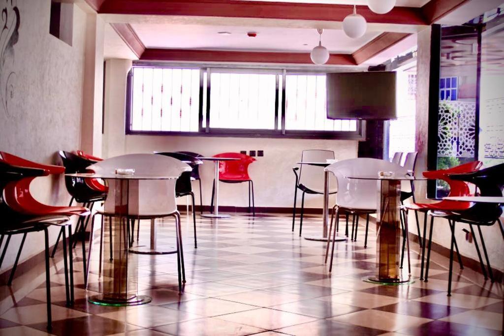 Zellaka Hotel & Cafe クーリブカ エクステリア 写真
