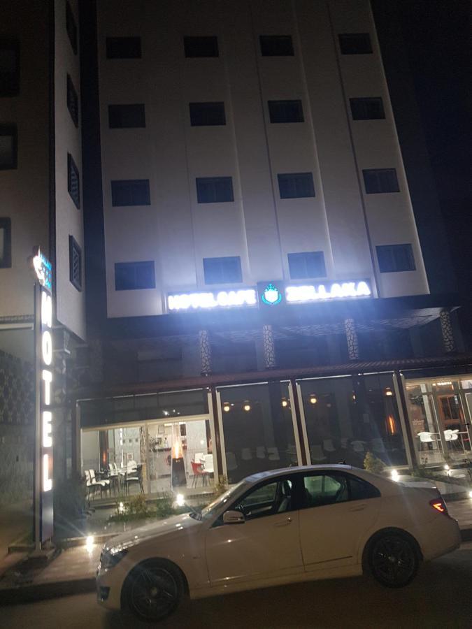 Zellaka Hotel & Cafe クーリブカ エクステリア 写真
