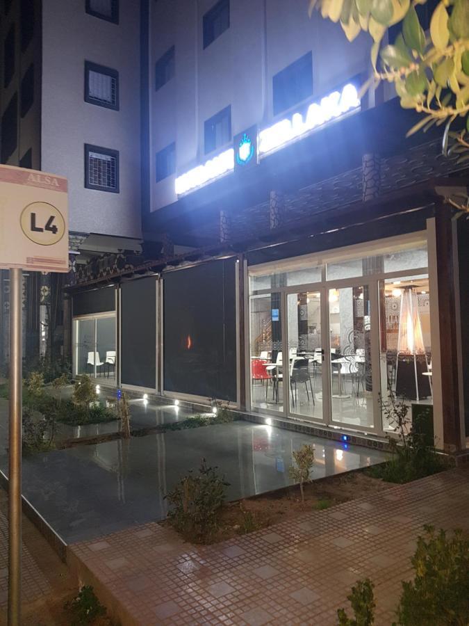 Zellaka Hotel & Cafe クーリブカ エクステリア 写真